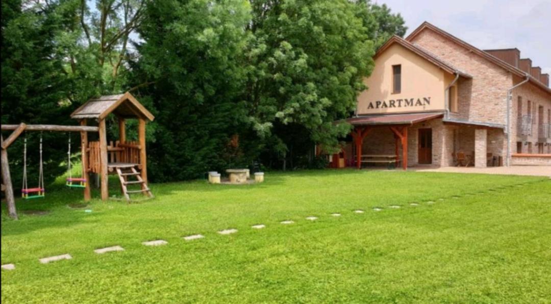 Niki Apartman Дьюла Экстерьер фото